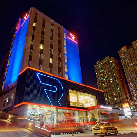 Red Planet Makati Amorsolo Макати Экстерьер фото