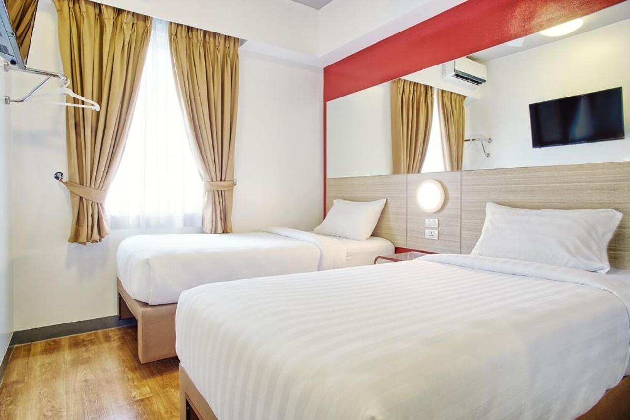 Red Planet Makati Amorsolo Макати Экстерьер фото