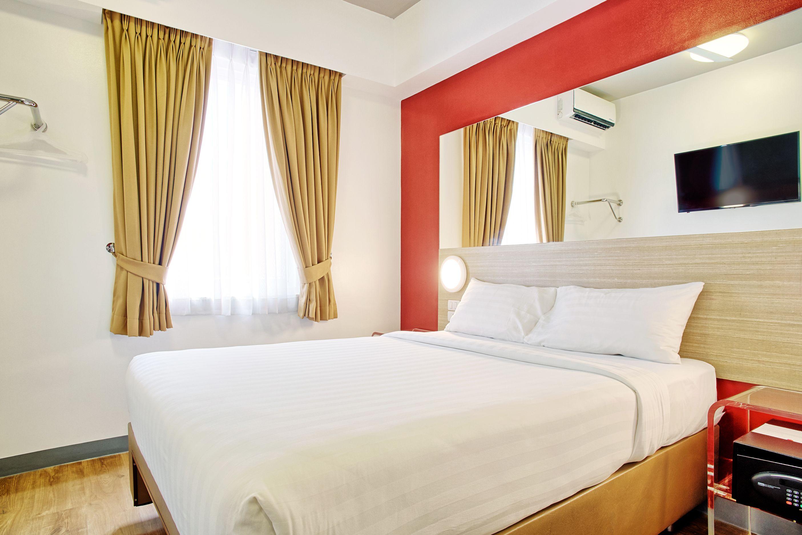 Red Planet Makati Amorsolo Макати Экстерьер фото