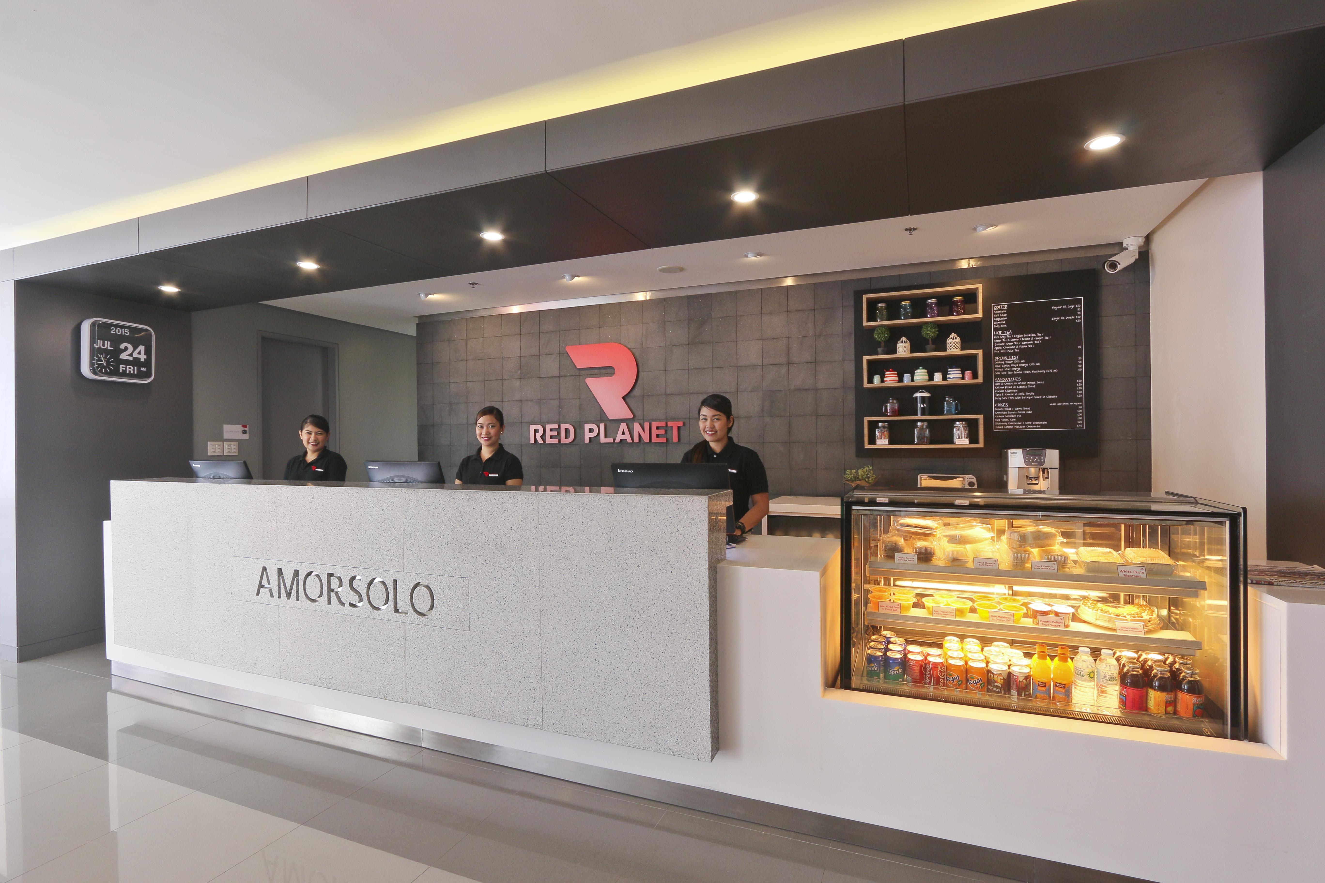 Red Planet Makati Amorsolo Макати Экстерьер фото