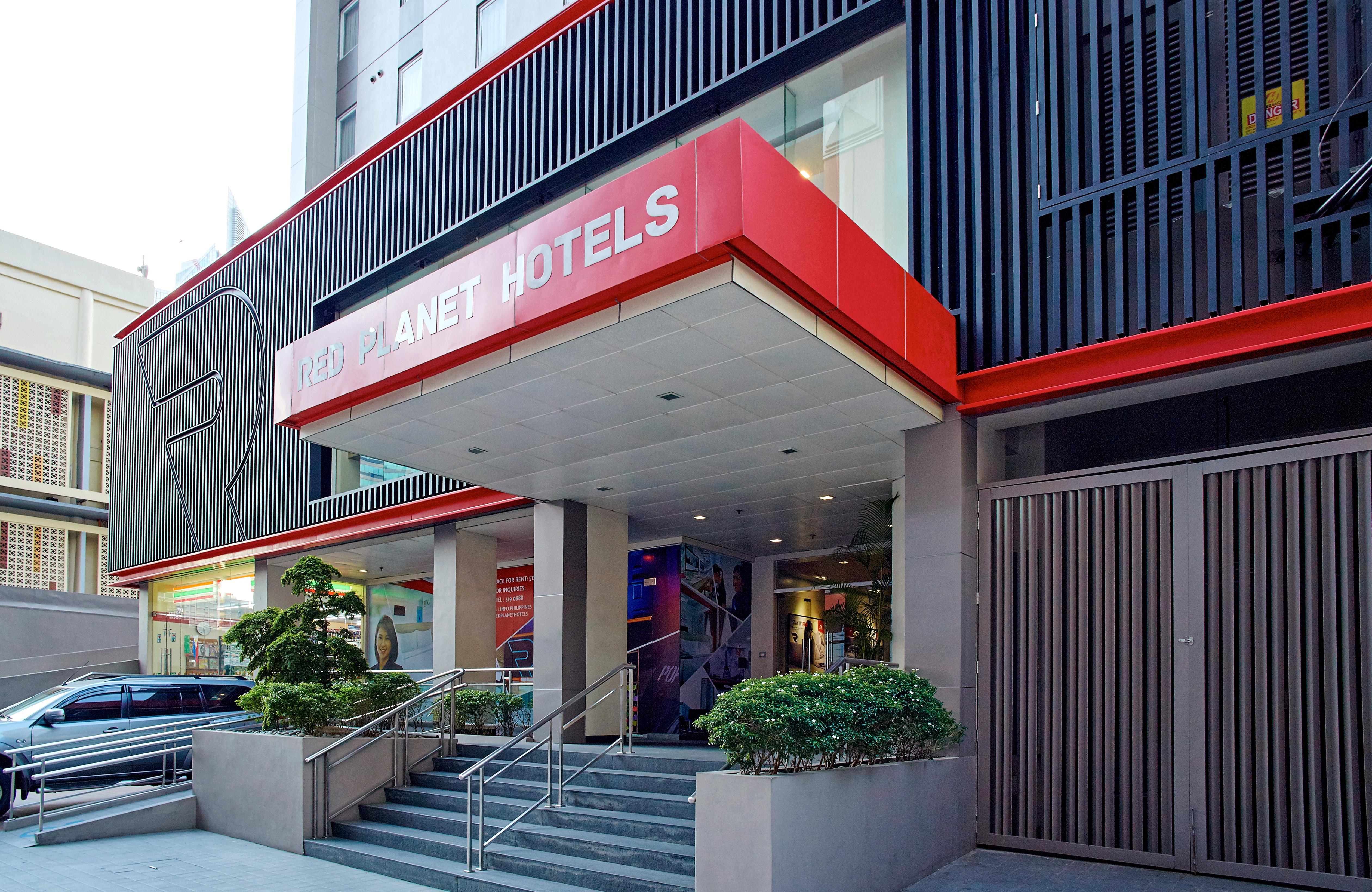 Red Planet Makati Amorsolo Макати Экстерьер фото