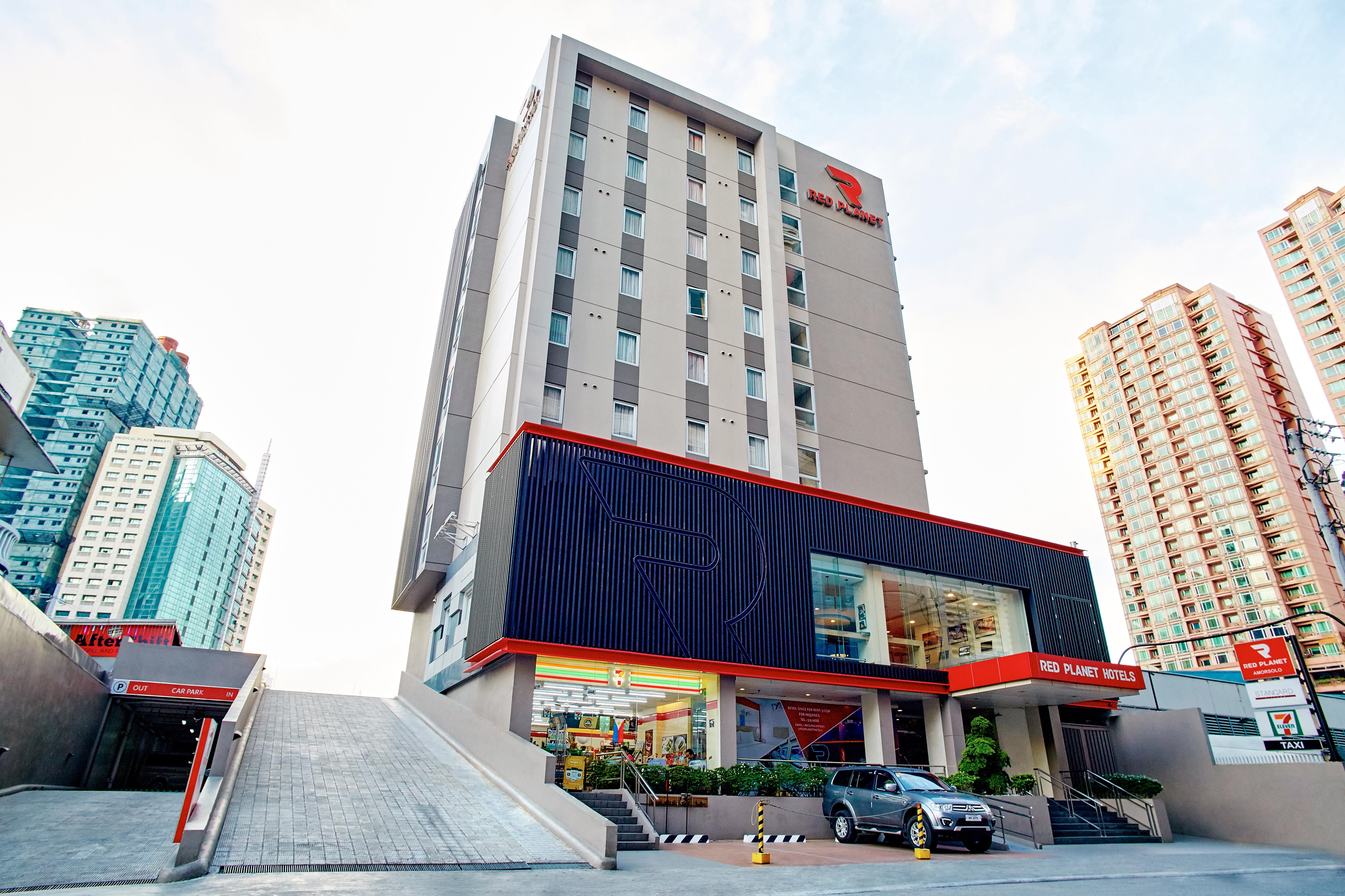 Red Planet Makati Amorsolo Макати Экстерьер фото
