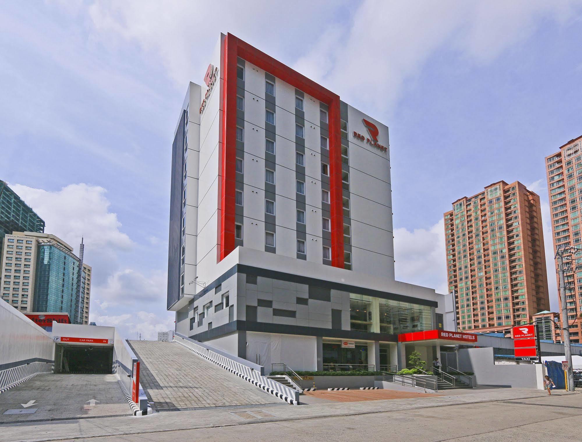 Red Planet Makati Amorsolo Макати Экстерьер фото